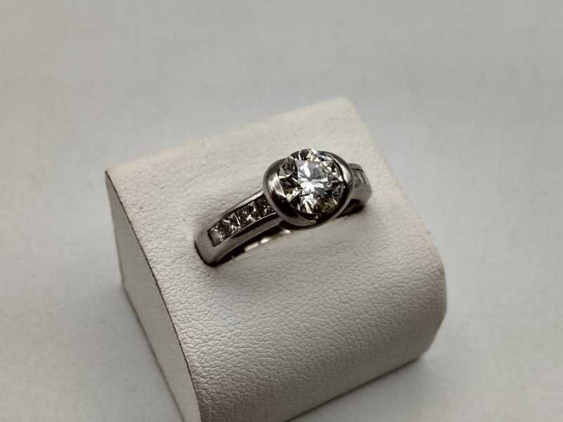 ダイヤモンド買取　リング Pt900 ダイヤ1.17ct